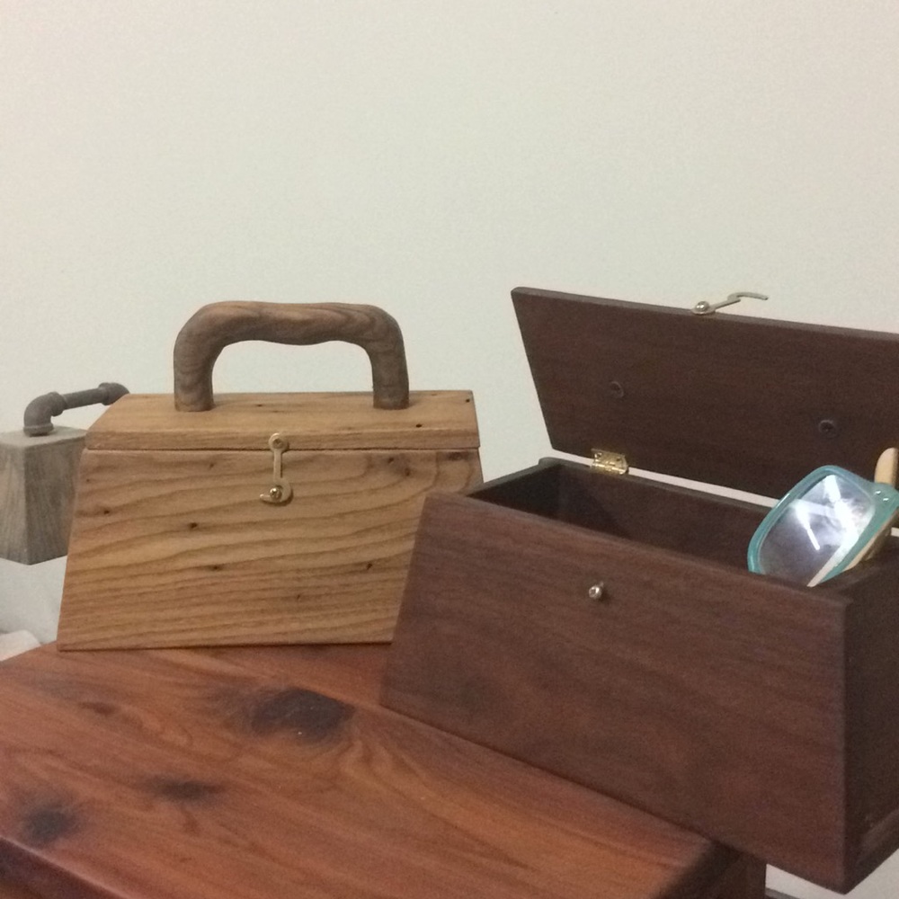 SOLD! Artisan👩‍🎨 Crafted Mid Century Wood Purses - Picture 2 of 5
